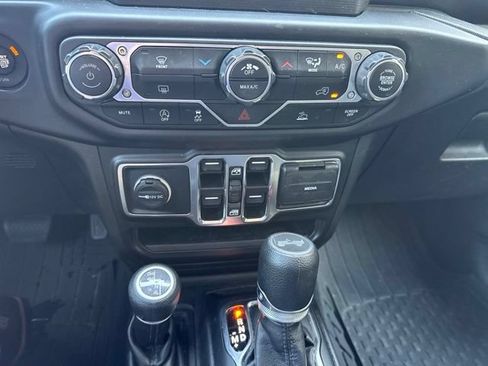 Used 2022 Jeep Wrangler Unlimited Sport AWD/4WD image 13