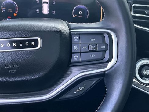 Used 2022 Jeep Wagoneer Series III w/ Premium Group I AWD/4WD image 26