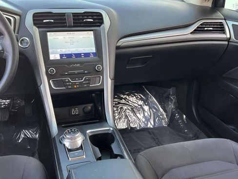 Used 2020 Ford Fusion SE FWD image 22