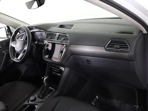 Used 2023 Volkswagen Tiguan SE w/ Panoramic Sunroof Package AWD/4WD image 29