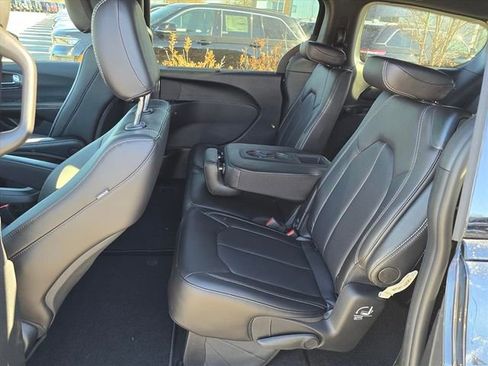 New 2026 Chrysler Pacifica Select w/ S Appearance Package image 6