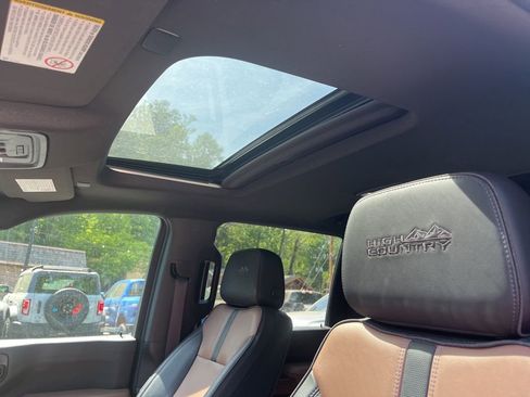 Used 2022 Chevrolet Silverado 2500 High Country w/ Safety Package II image 5