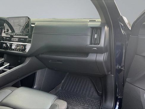 Used 2025 Nissan Pathfinder SL AWD/4WD image 23