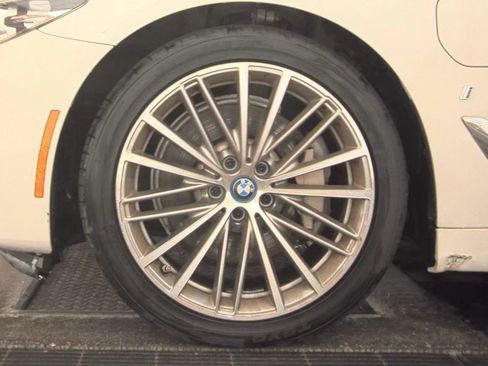 Used 2018 BMW 530e RWD image 6