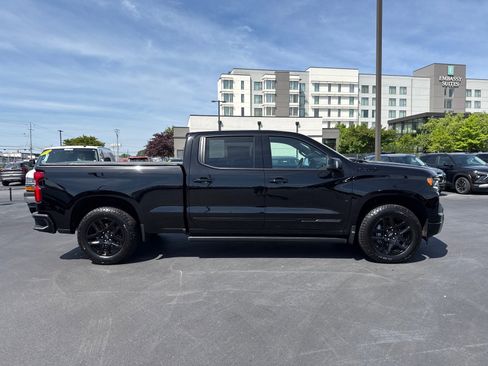 Used 2025 Chevrolet Silverado 1500 High Country w/ Midnight Edition AWD/4WD image 2