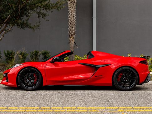 Used 2025 Chevrolet Corvette Z06 image 11