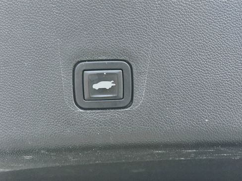 Used 2019 Chevrolet Traverse LT FWD image 32
