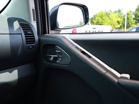 Used 2019 Nissan Frontier Desert Runner RWD image 23
