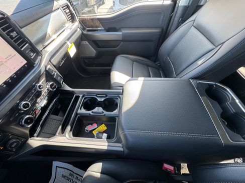 New 2026 Ford F250 Lariat w/ Black Appearance Package image 35