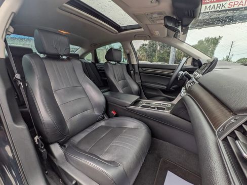 Used 2018 Honda Accord Touring image 8
