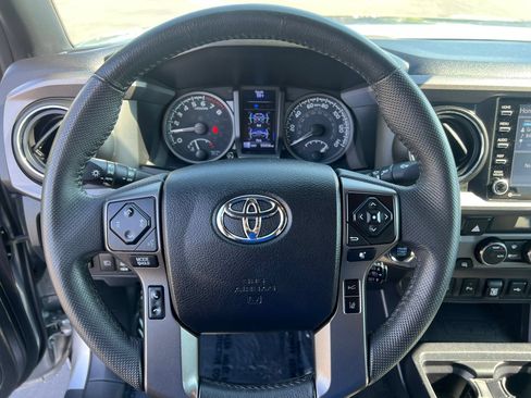 Used 2021 Toyota Tacoma TRD Off-Road w/ Technology Package AWD/4WD image 13