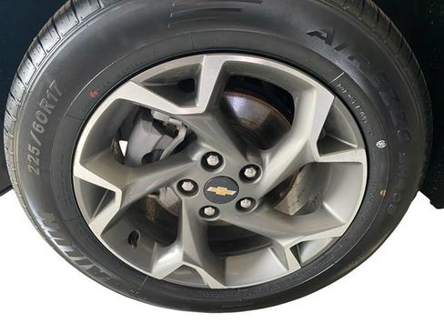Used 2025 Chevrolet Trax LT FWD image 9