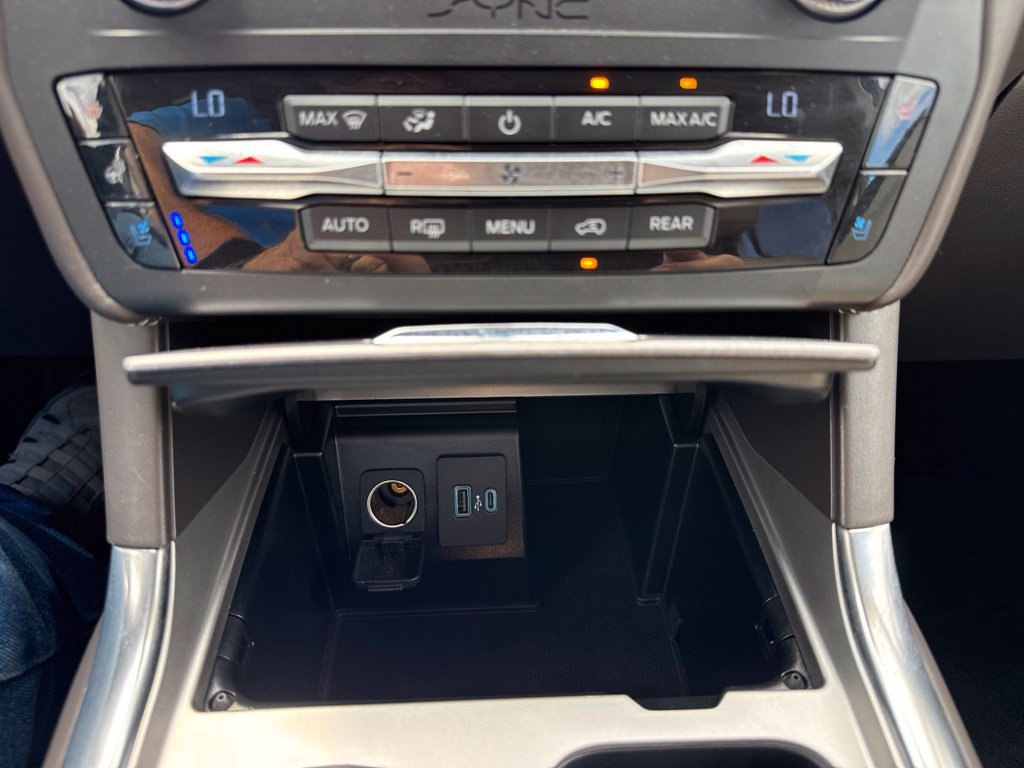 Used 2020 Ford Explorer Platinum w/ Premium Technology Package AWD/4WD image 36