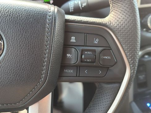 Used 2025 Toyota Tundra Limited image 24