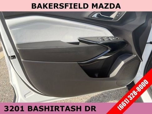 Used 2025 Chevrolet Trax LT w/ LT Convenience Package image 10