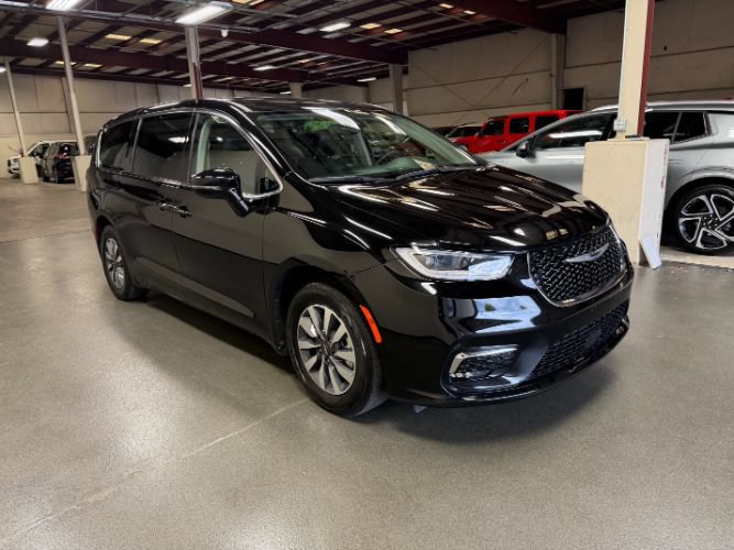 Used 2024 Chrysler Pacifica Limited FWD image 6