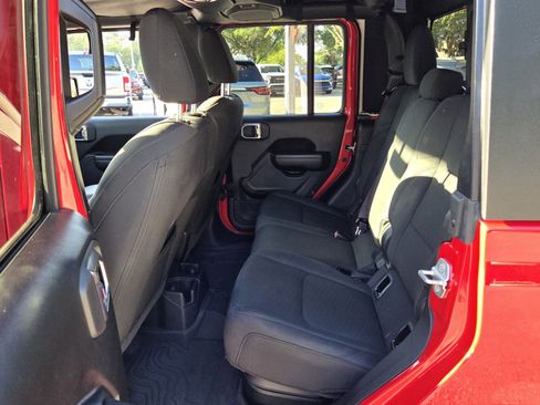 Used 2022 Jeep Gladiator Sport AWD/4WD image 14