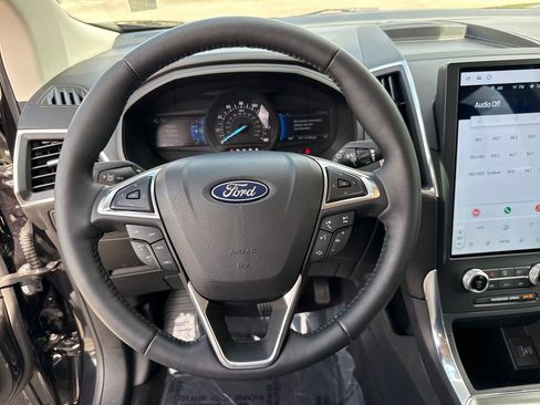 Used 2024 Ford Edge Titanium image 14