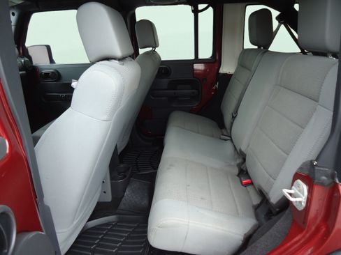 Used 2007 Jeep Wrangler Unlimited Rubicon w/ Dual Top Group AWD/4WD image 23