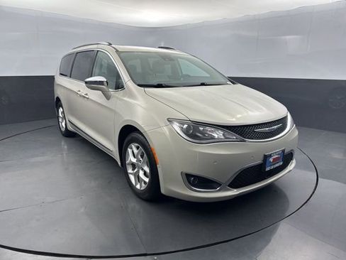 Used 2020 Chrysler Pacifica Limited w/ Advanced Safetytec Group image 10