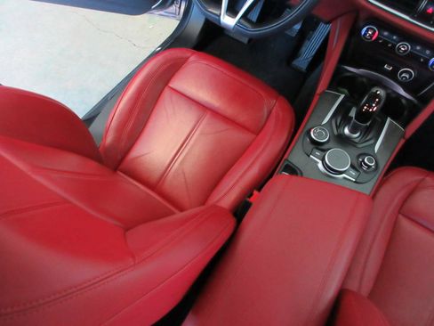 Used 2019 Alfa Romeo Stelvio Ti AWD/4WD image 18