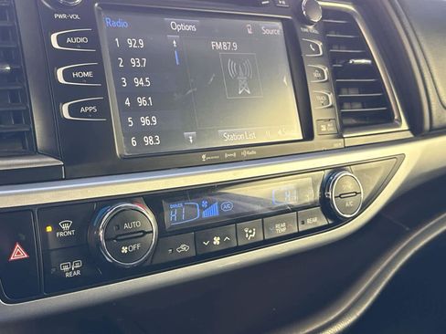 Used 2018 Toyota Highlander XLE image 20