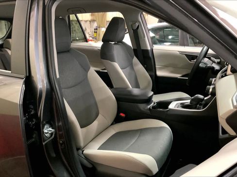 Used 2025 Toyota RAV4 XLE image 9