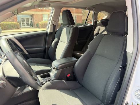 Used 2018 Toyota RAV4 XLE image 5