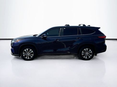 Used 2023 Toyota Highlander XLE AWD/4WD image 8