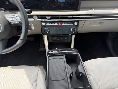 Certified 2025 Hyundai Tucson SEL AWD/4WD image 13
