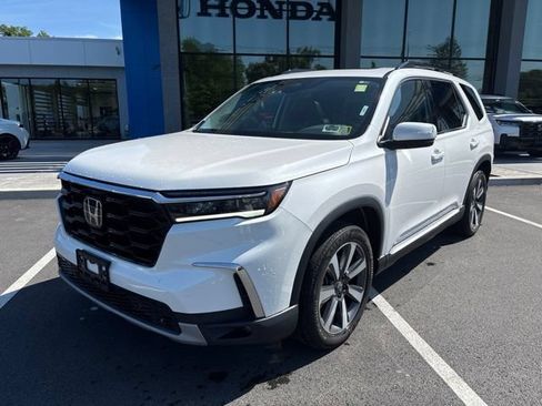 Used 2024 Honda Pilot Touring image 2