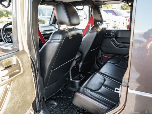 Used 2017 Jeep Wrangler Unlimited Rubicon image 37