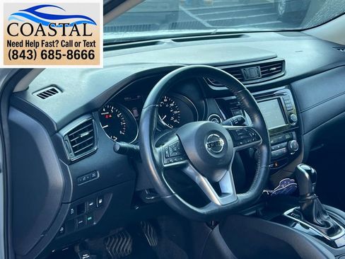 Used 2018 Nissan Rogue SV w/ Premium Package FWD image 11