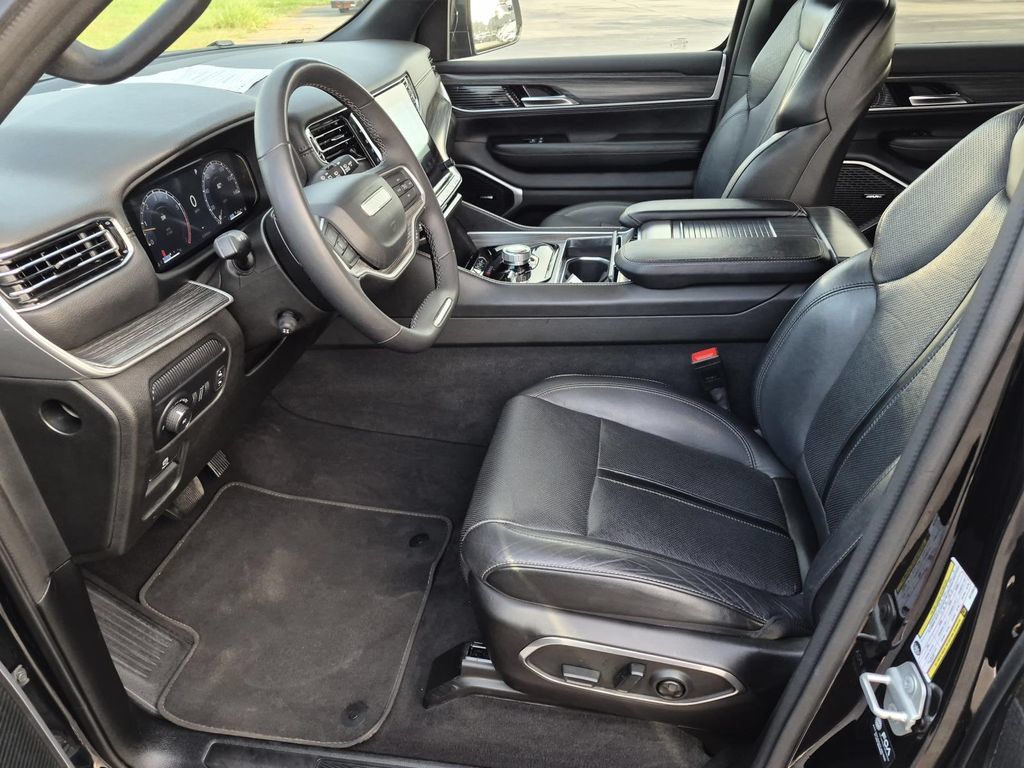Used 2024 Jeep Wagoneer Series II w/ Flexible Seating Group AWD/4WD image 11