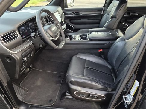 Used 2024 Jeep Wagoneer Series II w/ Flexible Seating Group AWD/4WD image 11