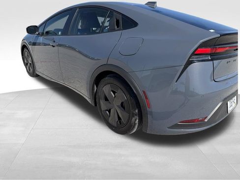 Used 2025 Toyota Prius LE FWD image 10