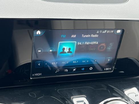 Used 2020 Mercedes-Benz GLB 250 4MATIC image 17