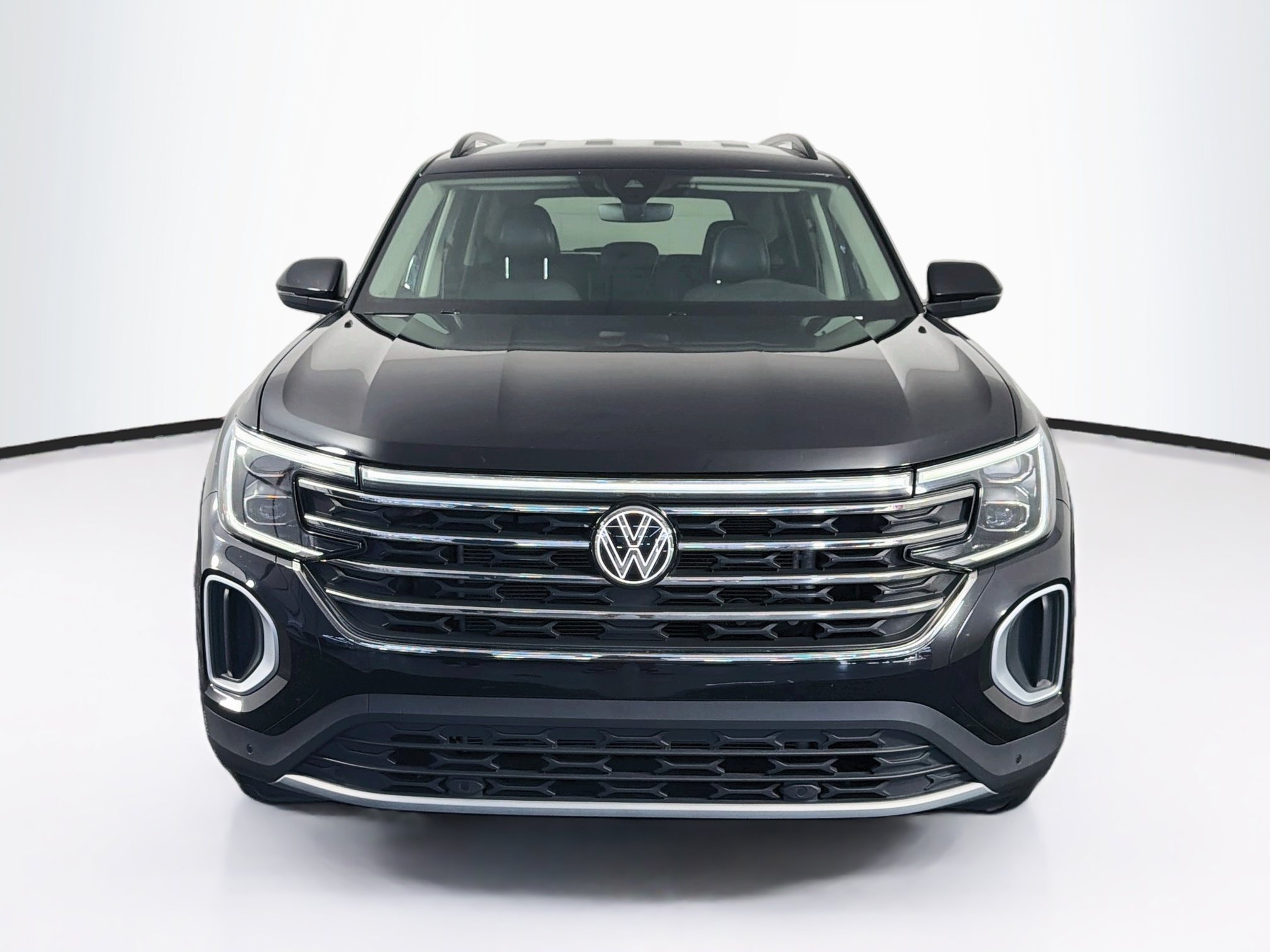 Used 2025 Volkswagen Atlas SE FWD image 2