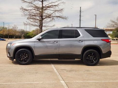 Used 2021 Chevrolet Traverse LT image 4