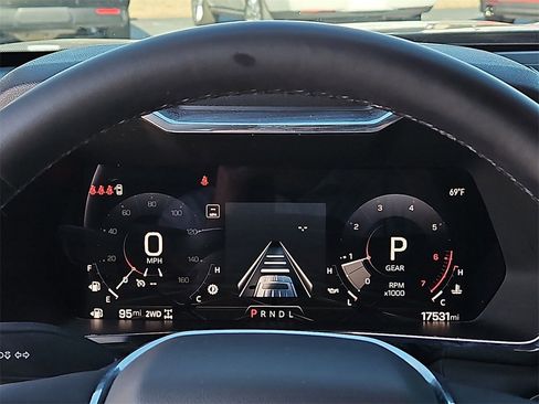 Used 2024 GMC Canyon Elevation image 29