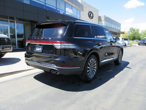 Used 2024 Lincoln Aviator Reserve AWD/4WD image 9