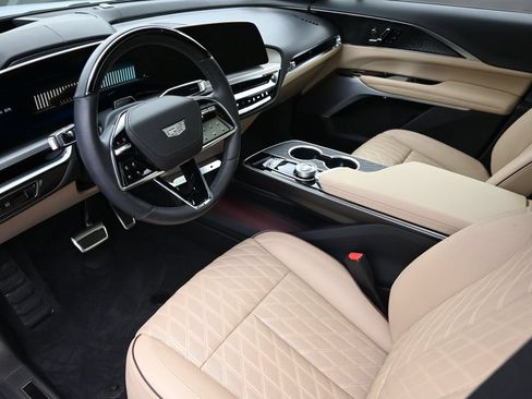 Used 2026 Cadillac Lyriq Signature Luxury w/ Nappa Leather Package AWD/4WD image 11