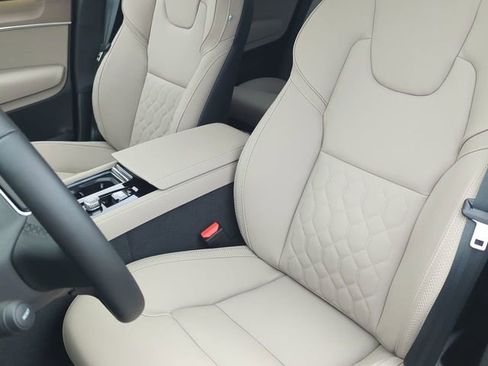 New 2026 Volvo XC90 T8 Plus w/ Protection Package Premier AWD/4WD image 18