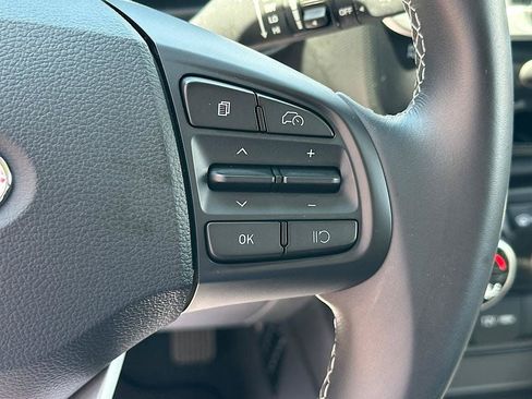 Used 2024 Hyundai Venue SEL FWD image 21