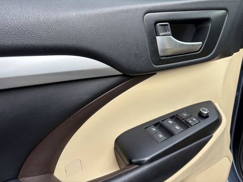Used 2018 Toyota Highlander XLE FWD image 11