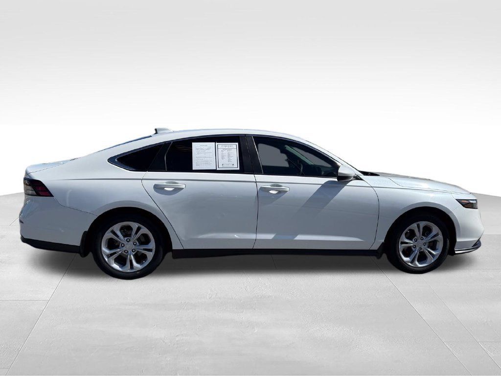 Used 2025 Honda Accord LX image 29
