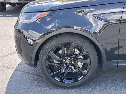 Used 2025 Land Rover Discovery S AWD/4WD image 13