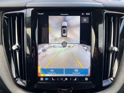 Used 2025 Volvo XC60 B5 Plus image 28