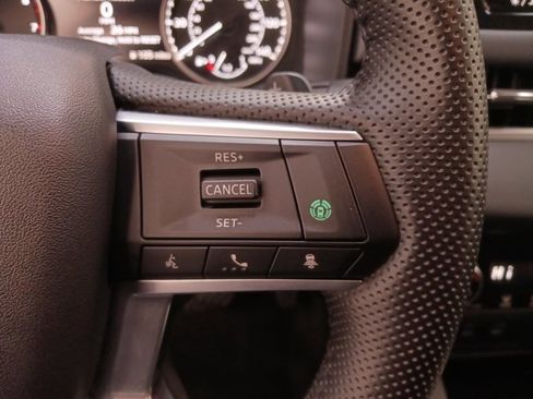 Used 2025 Mitsubishi Outlander SE image 17