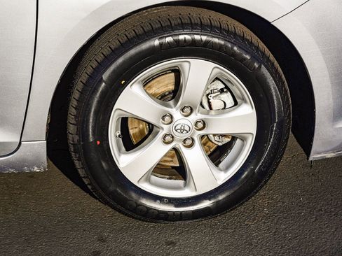 Certified 2017 Toyota Sienna LE image 11